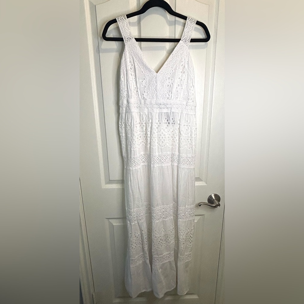 🤍”Me 2 Magic” NWT White Eyelet & Lace Sleeveless V-Neck Maxi Sundress ☀️